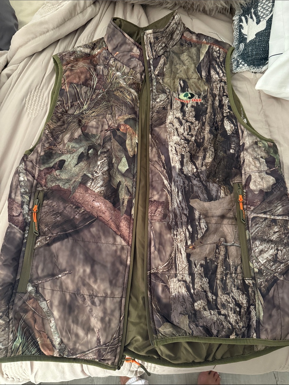 Mossy Oak Men's Realtree Camo Quilted Vest with Olive Trim - reversible